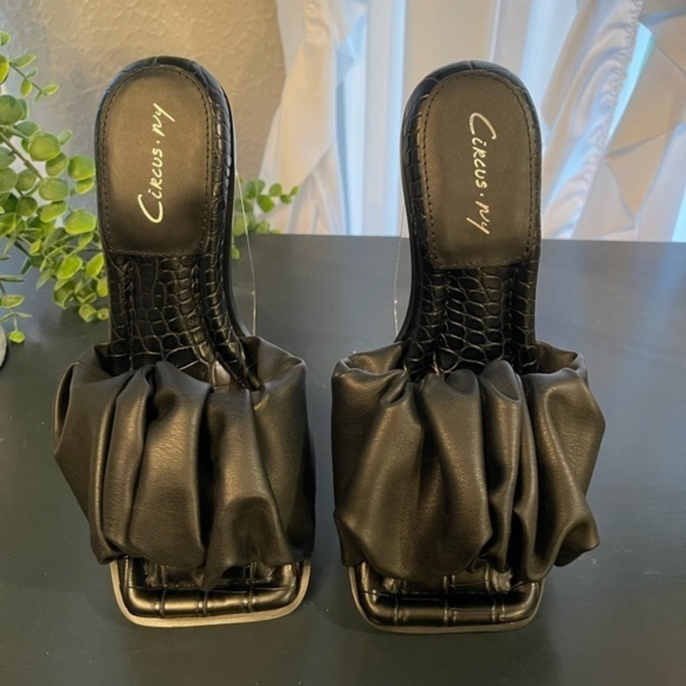 Circus By Sam Edelman Black Slip On Heels Size 5